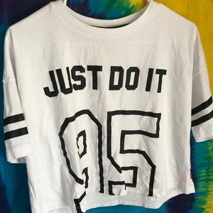 VINTAGE NIKE CROP TOP